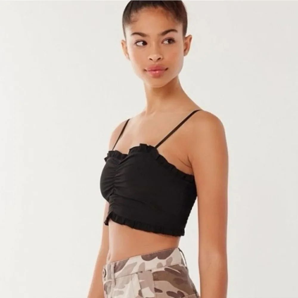 Urban Outfitters Black Cropped Ruffle Trim Tank Top Size Medium